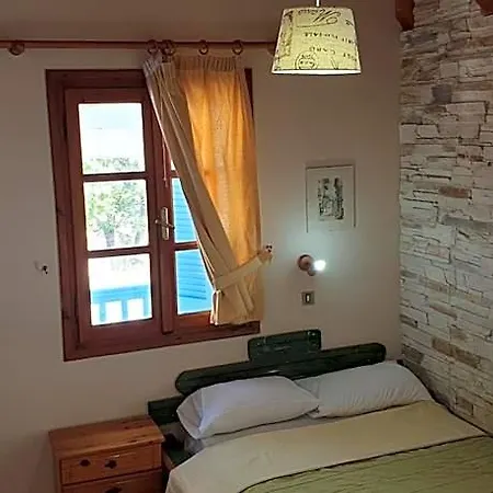 Hotel Evi & *