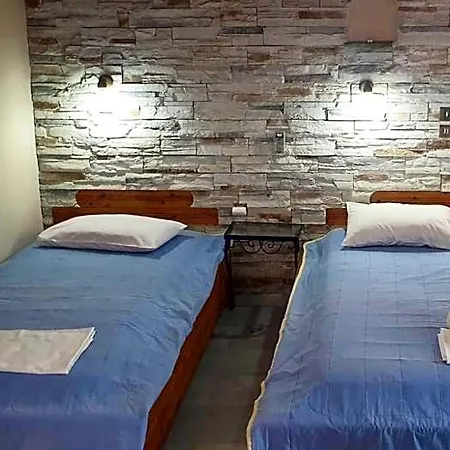 Evi & Hotel *